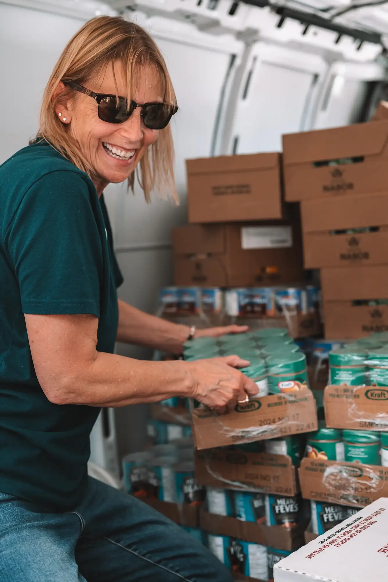 volunteer-at-the-Cochrane-food-bank